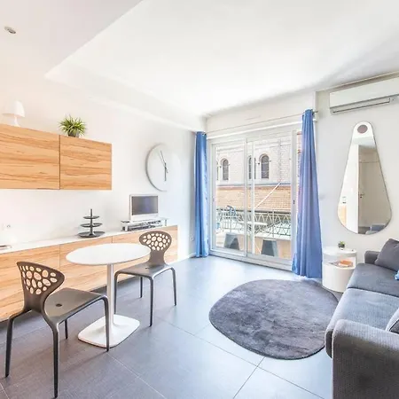 Balcony-beautiful-central-1 Block Beach-a.c-wifi Daire Nice