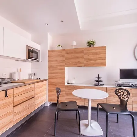 Balcony-beautiful-central-1 Block Beach-a.c-wifi Daire *