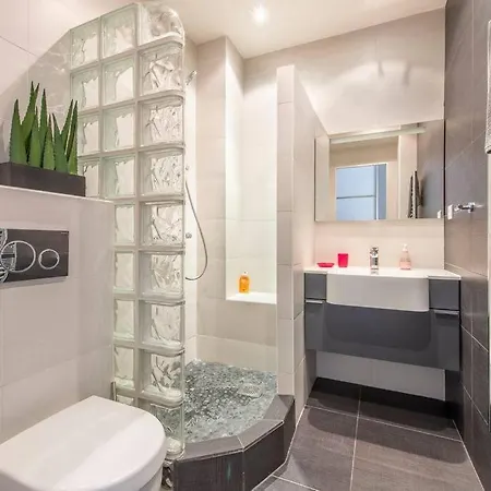 Balcony-beautiful-central-1 Block Beach-a.c-wifi 니스